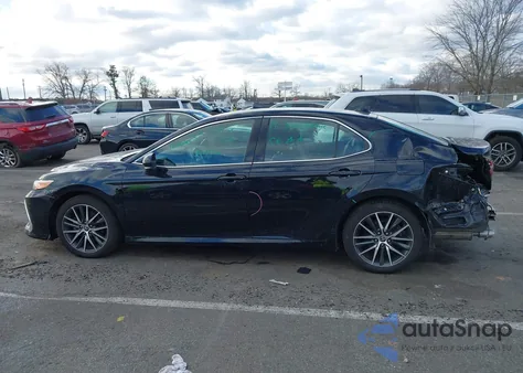 2022 Toyota Camry Xle Hybrid z USA, uszkodzony, nr VIN 4T1F31AK1NU599879